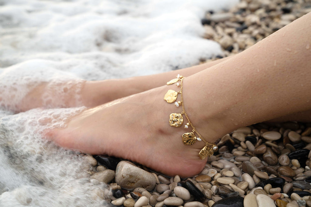 HAMMERED ANKLE BRACELET WITH MINI PEARL AND PAVE