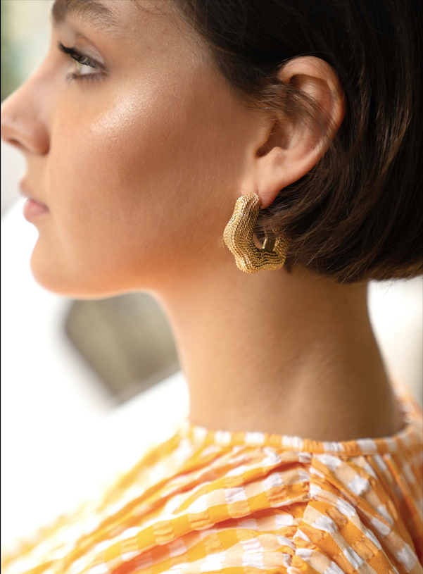 GOLD PLATED TWISTED WIRE WAVE HOOP EARRINGS