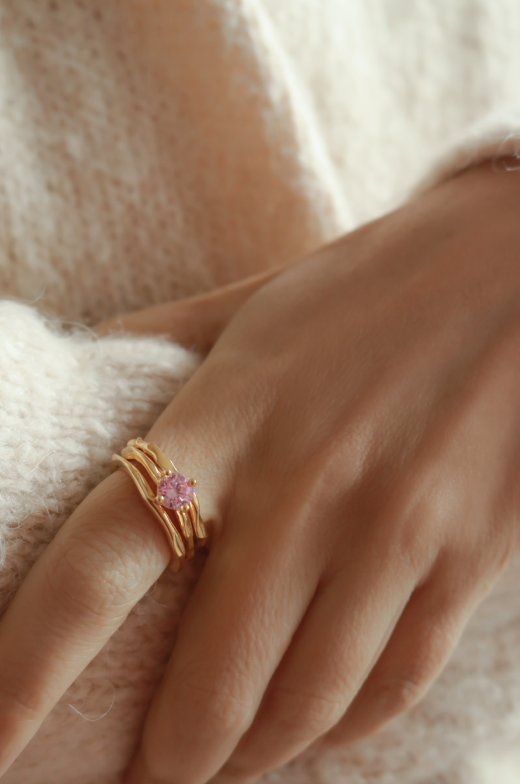 SET OF THREE RINGS WITH LARGE STONE