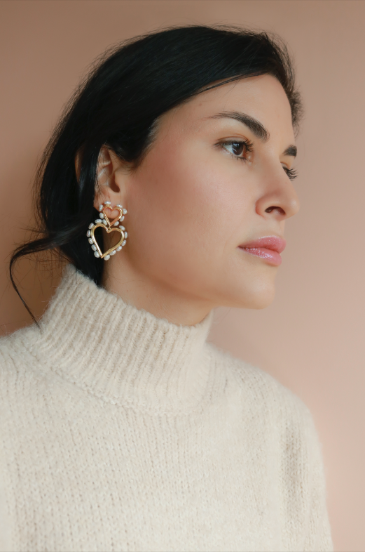 MINI DOUBLE HEART STATEMENT PEARL EARRINGS