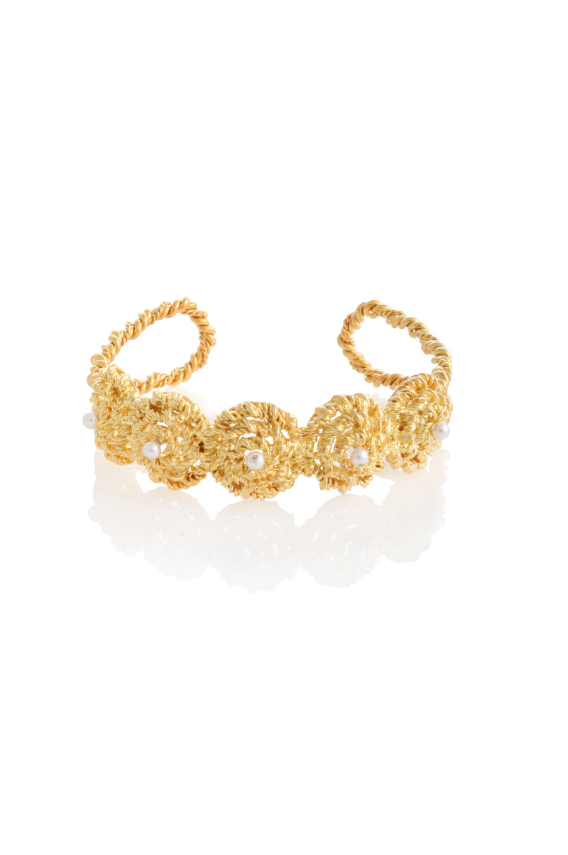 TWISTED WIRE BANGLE WITH MINI PEARLS