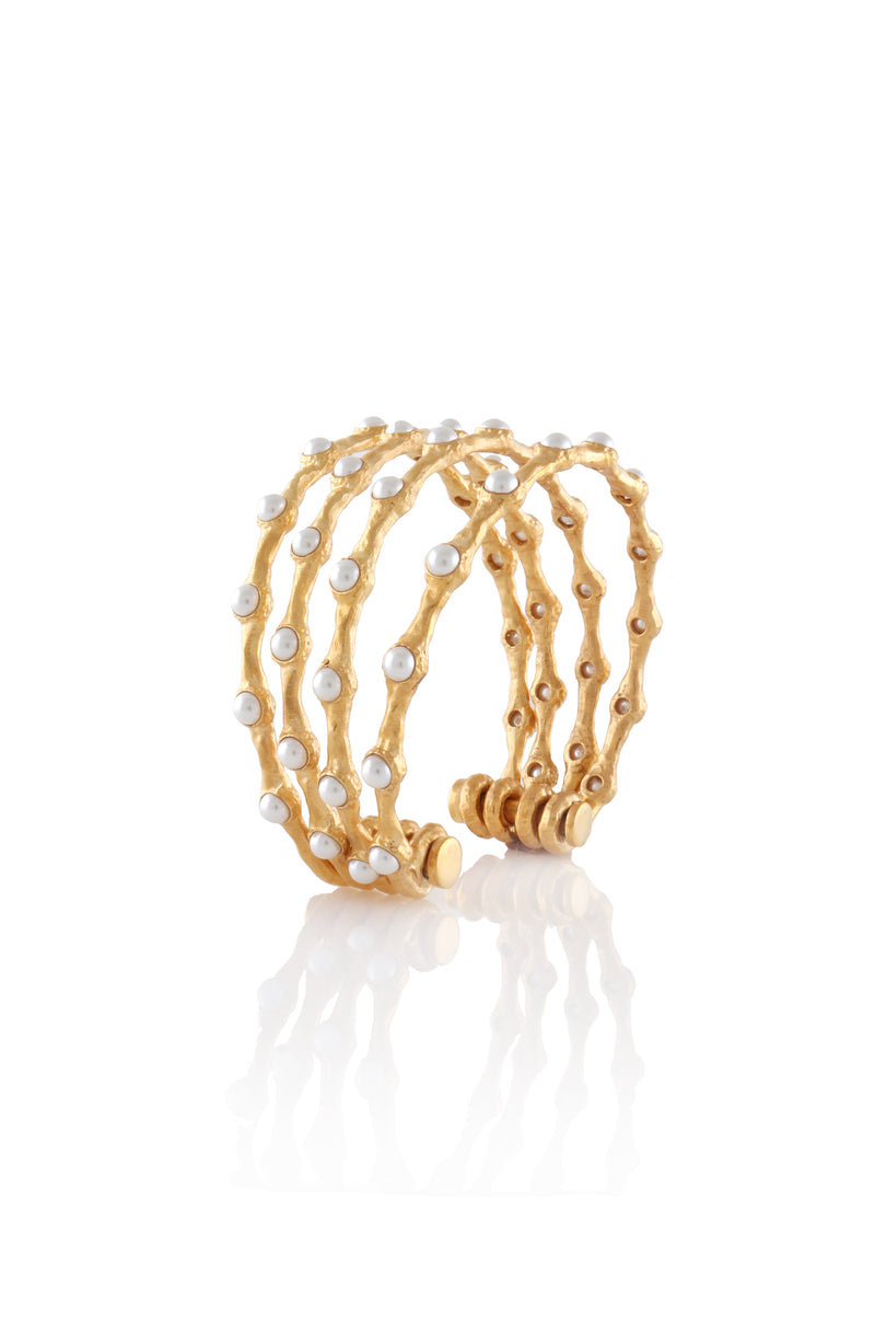 STATEMENT WAVE CUFF WITH PEARLS